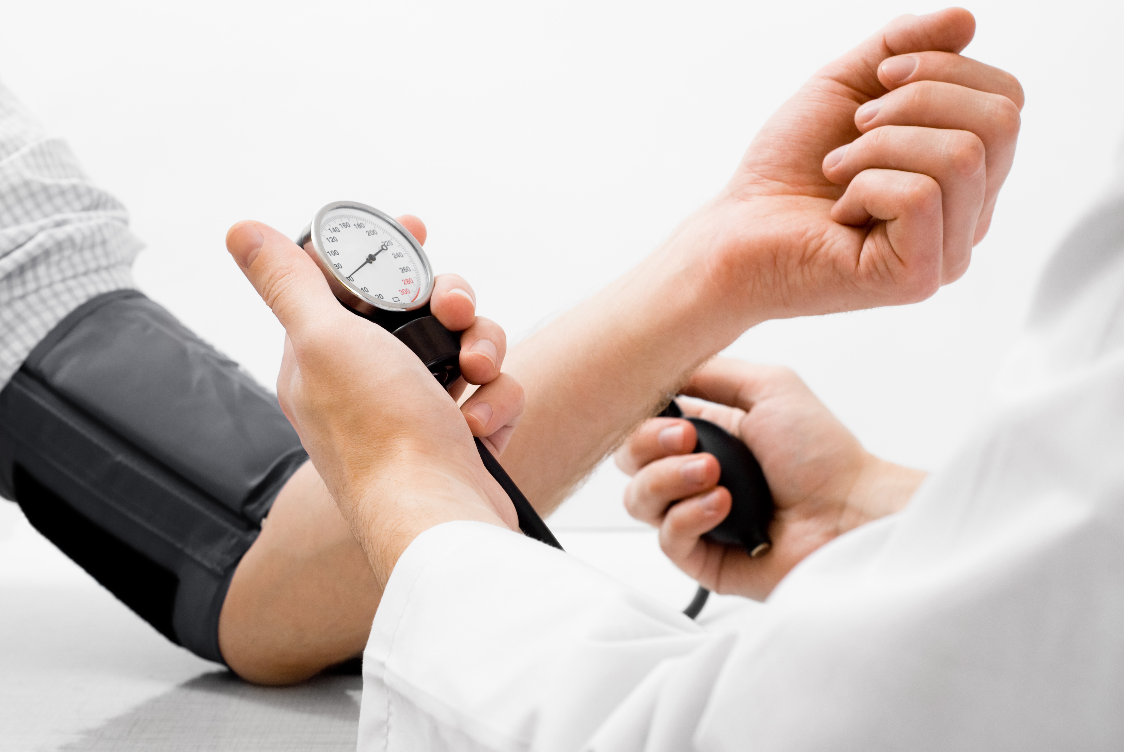 Tensiomètre professionnel médical pour surveiller l'hypertension artérielle