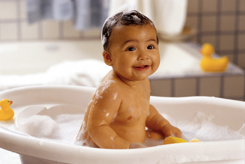 Bébé Dans Le Bain Prendre Une Douche