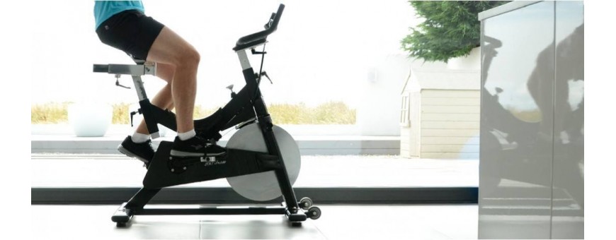 Vélo d'appartement, matériel de sport particulièrement accessible,